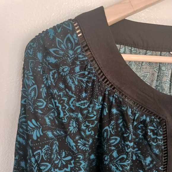 Cato • Women's Floral Lantern Sleeve String Tie Neck Tunic Top - Picture 4 of 14